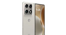 Motorola útočí na krále skládaček a vrací se do hry