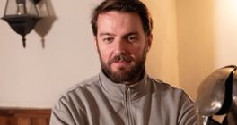 "Už to vlastně nemůžu pít" hodnotí britské pivo herec Luke Dale
