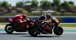 MotoGP 24 přináší trh jezdců i stewardy trestající vaše chování