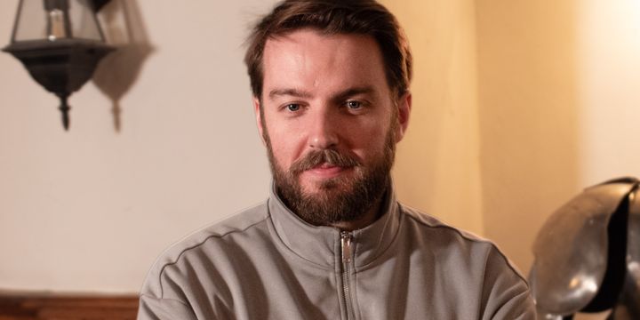 "Už to vlastně nemůžu pít" hodnotí britské pivo herec Luke Dale