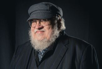 portrait-photoshoot-at-worldcon-75-2c-helsinki-2c-before-the-hugo-awards-e2-80-93-george-r-r-martin-jpg (0)