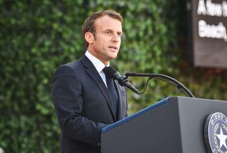 Francouzský prezident viní hry a sociální média z vlny nepokojů