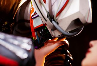 Bláznivá a bizarní akce Romeo is a Dead Man v novém traileru