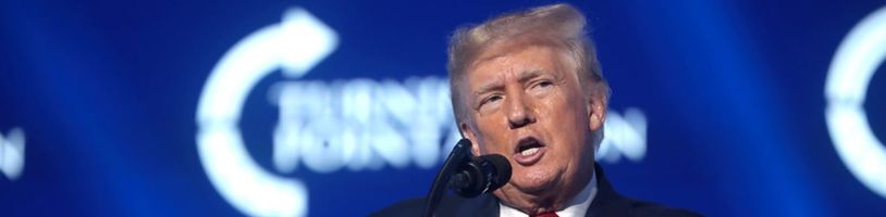 Donald Trump podepsal exekutivní příkaz, který má za cíl sjednotit pravidla pro umělou inteligenci