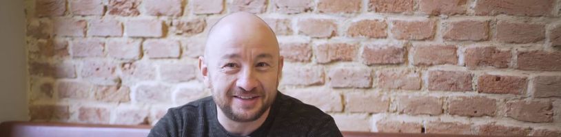 Bývalý šéfredaktor Score míří k soudu. Obviněn je i náš spolumajitel