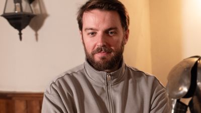 "Už to vlastně nemůžu pít" hodnotí britské pivo herec Luke Dale