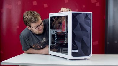 PC skříň s kříšťalovým oknem pro fajnšmekry - Meshify S2