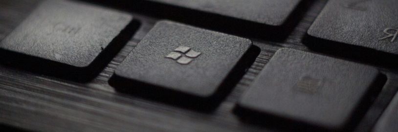 Na jedné straně propouštění. Na té druhé si generální ředitel Microsoftu polepšil o 63 %