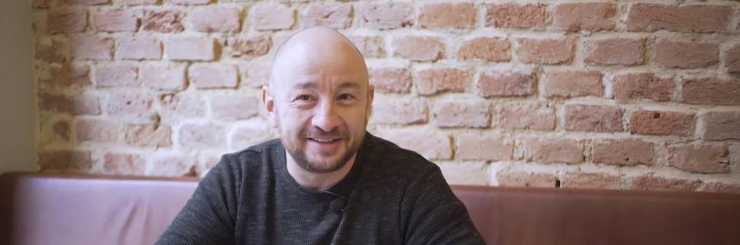 Bývalý šéfredaktor Score míří k soudu. Obviněn je i náš spolumajitel