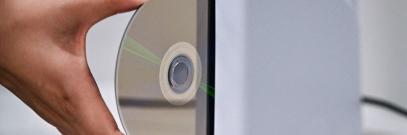 Konec disků naštval herní průmysl. Sony schytává kritiku ze všech stran