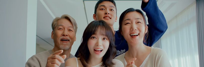 K-popová hvězda Chaewon z Le Sserafim je novou tváří PlayStationu 5