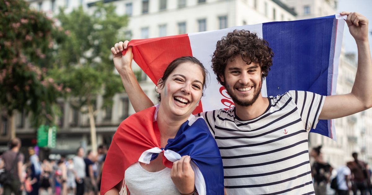 France bans officials from using English terms