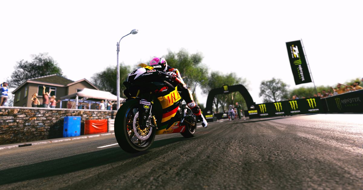 Dangerous areas await you in TT Isle of Man 3
